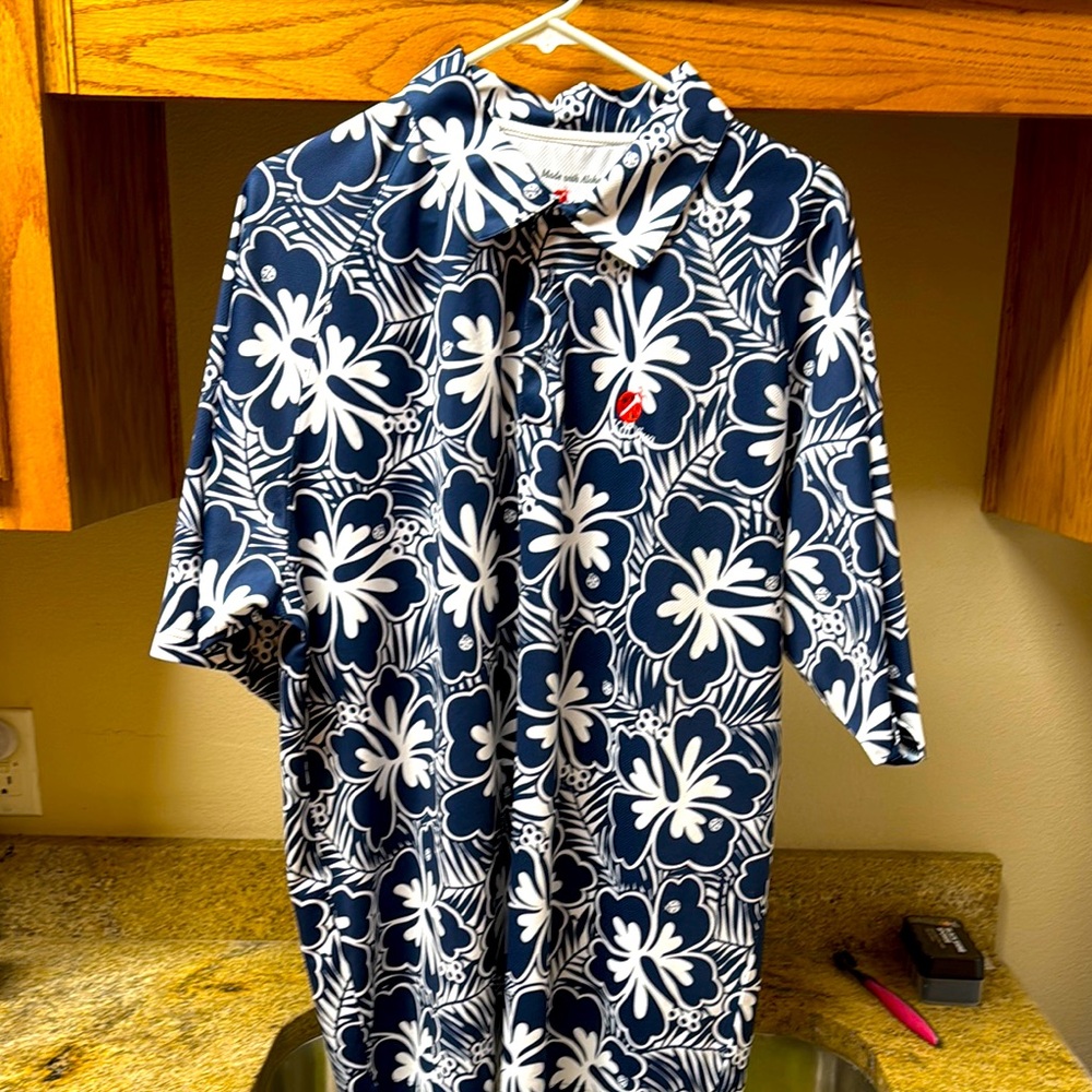 Only worn once KoOlina Golf Club Blue Hawaiian Print